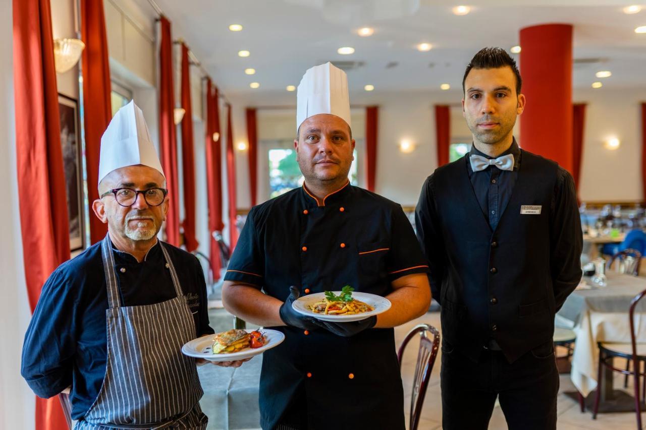 Hotel Mocambo リッチョーネ エクステリア 写真