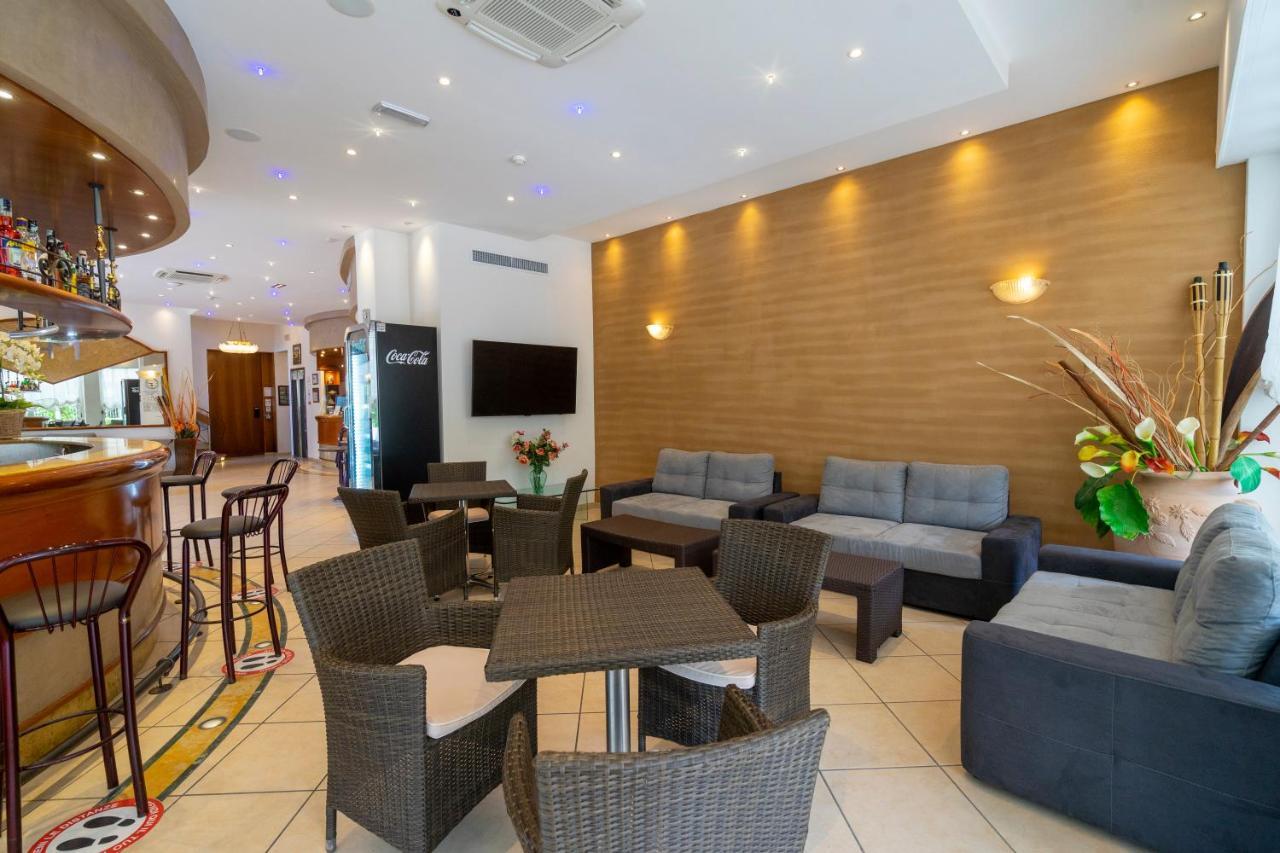 Hotel Mocambo リッチョーネ エクステリア 写真